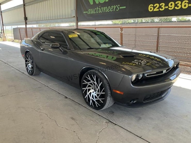 2016-dodge-challenger-coupe-image-2
