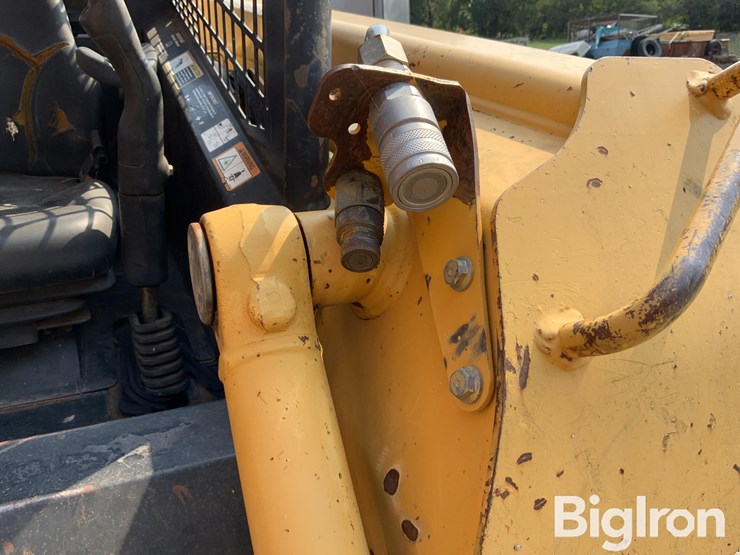 2006-deere-ct322-image-13