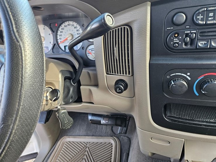 2004-dodge-ram-2500-image-35
