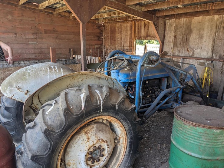 1940-ford-tractor-image-1