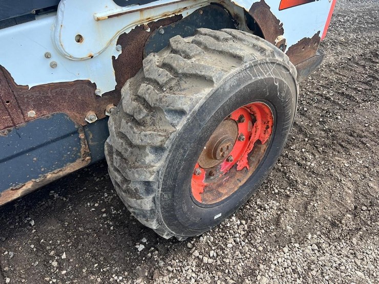 2011-bobcat-s750-image-14
