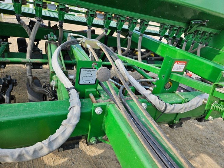 john-deere-750-image-16