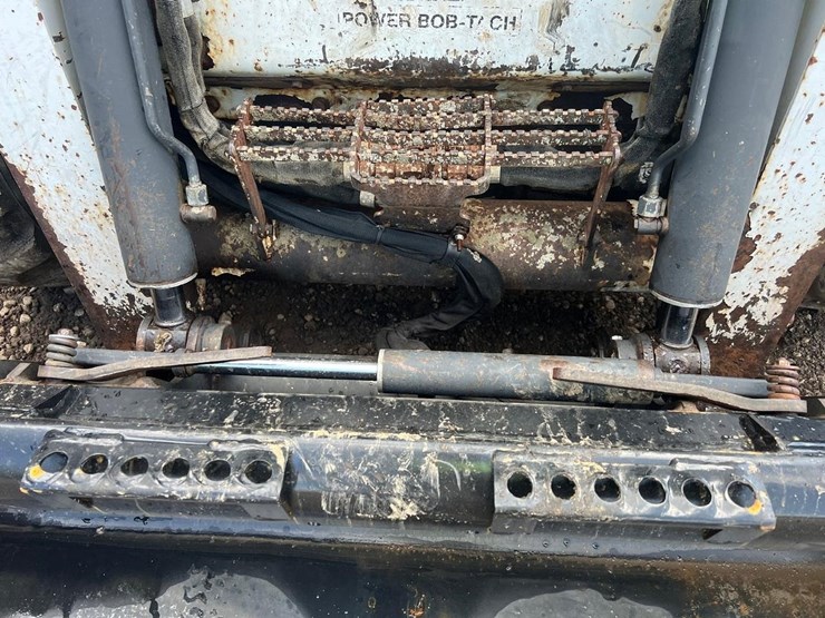 2011-bobcat-s750-image-11