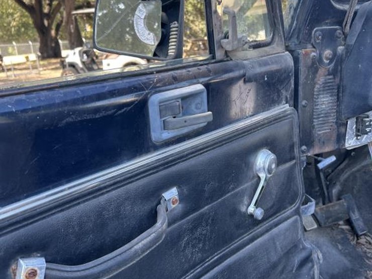 #13-•-1987-amc-jeep-2-door-image-7