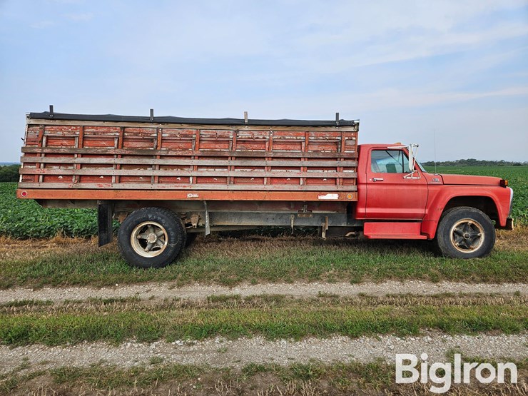 1975-ford-f700-image-4