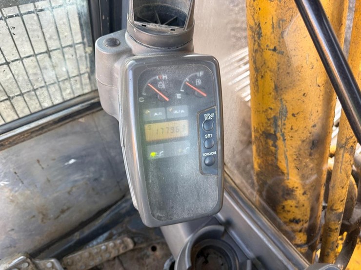 deere-200c-lc-image-24
