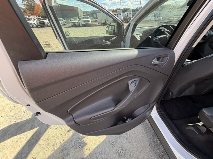 2015-ford-escape-se-image-22