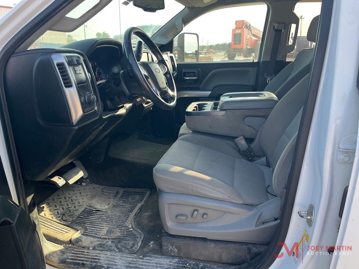 2018-chevrolet-2500-image-14