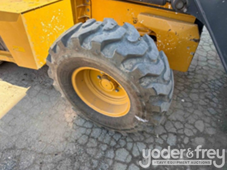 2022-deere-410l-image-10