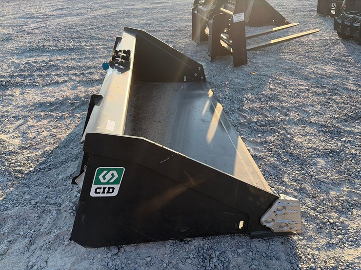 #52-•-cid-62”-track-loader-bucket-image-4
