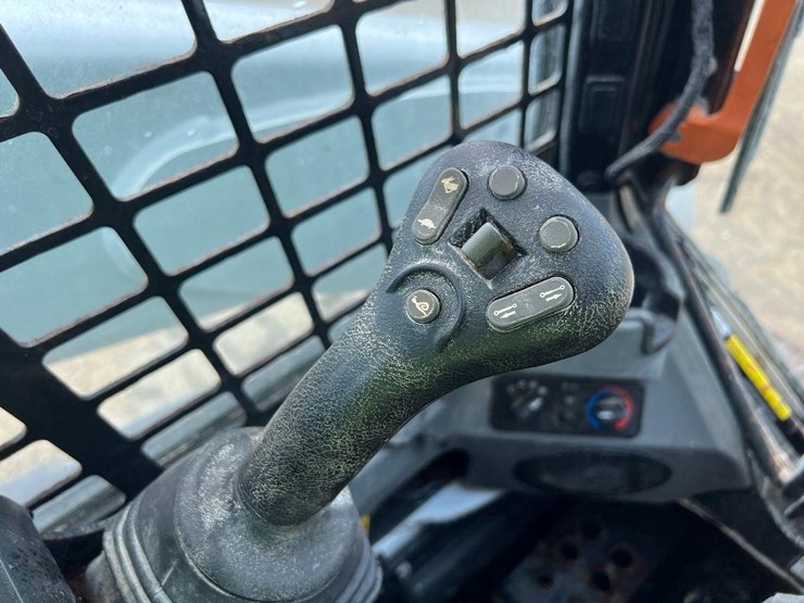 2024-bobcat-s770-image-23