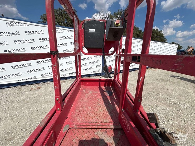 mec-scissor-lift-image-13
