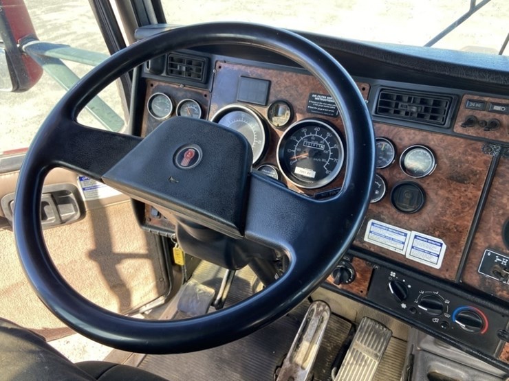 2004-kenworth-w900-image-17