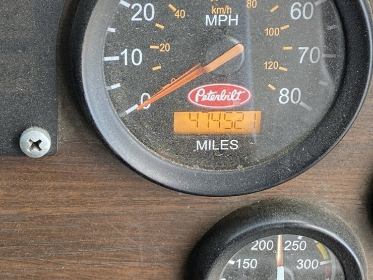 2012-peterbilt-320-image-27