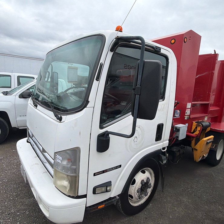 2008 GMC W5500