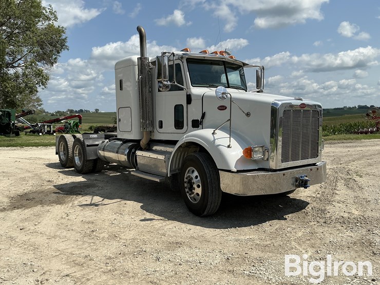 2015-peterbilt-365-image-3
