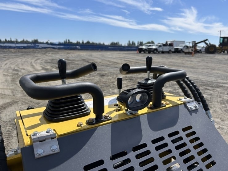 2026-starvox-sv-480-mini-compact-track-loader-image-15