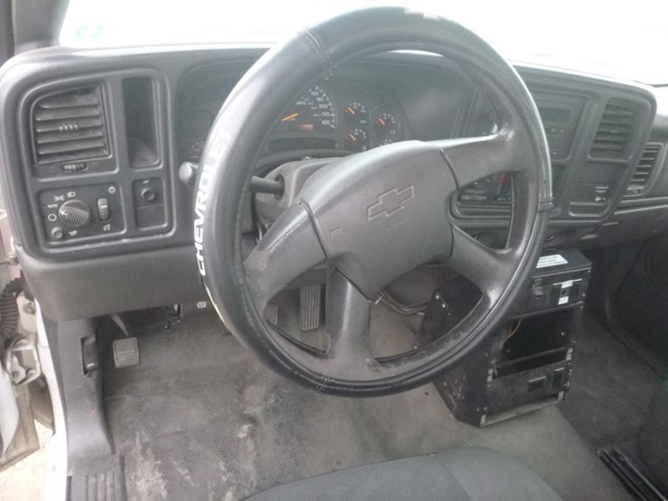 2003-chevrolet-3500-image-11
