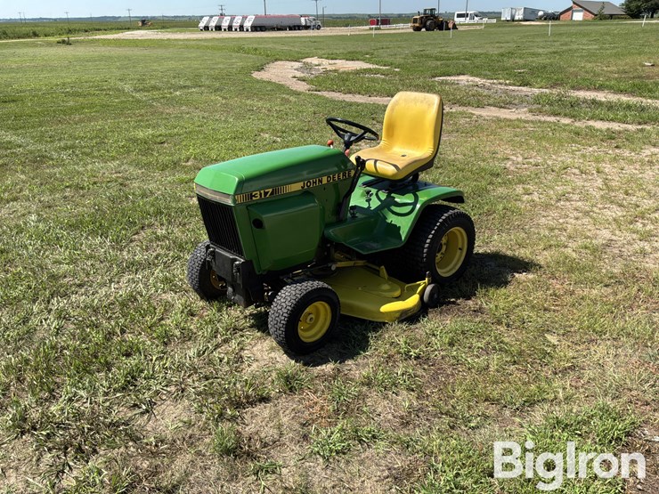 john-deere-317-image-1