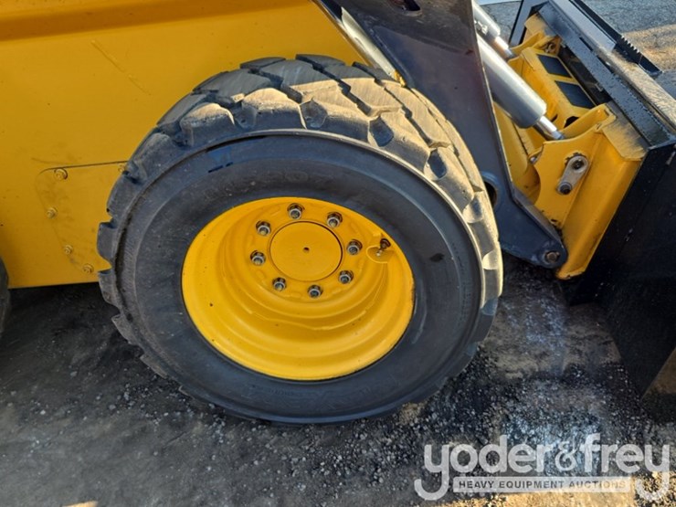 2019-deere-324g-image-12
