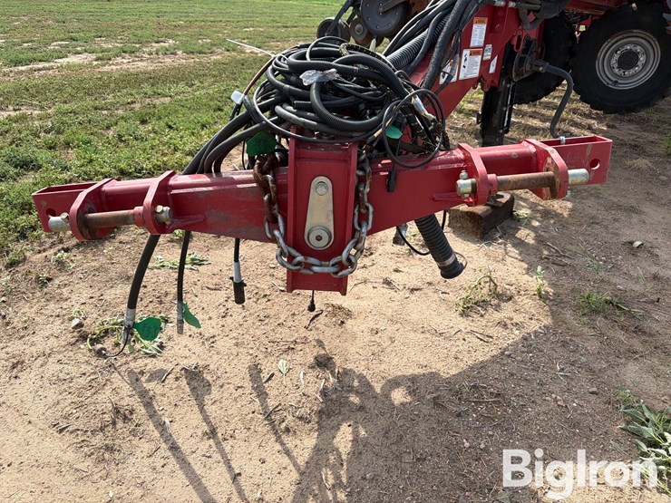 2015-titan-yieldtrac-tm24r-30-precision-tracked-planter-image-9