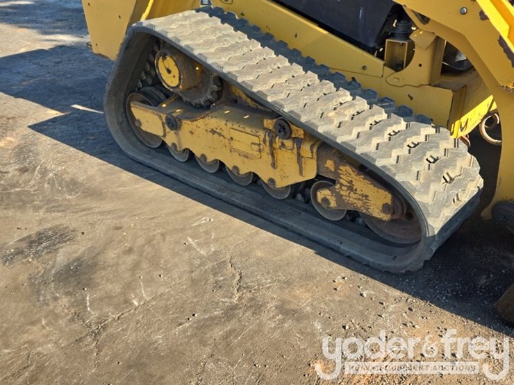 2022-caterpillar-279d3-image-12
