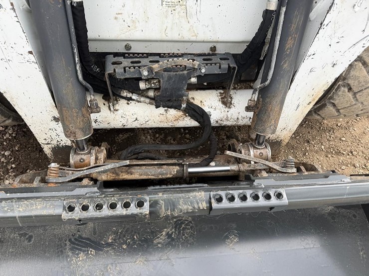 2022-bobcat-s850-image-10