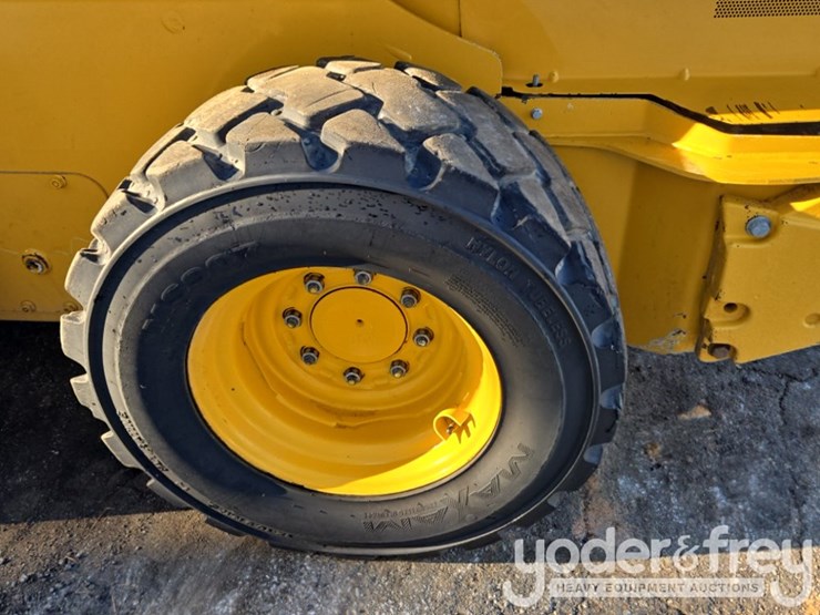 2019-deere-324g-image-10
