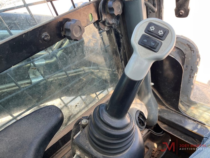 new-holland-c238-image-10