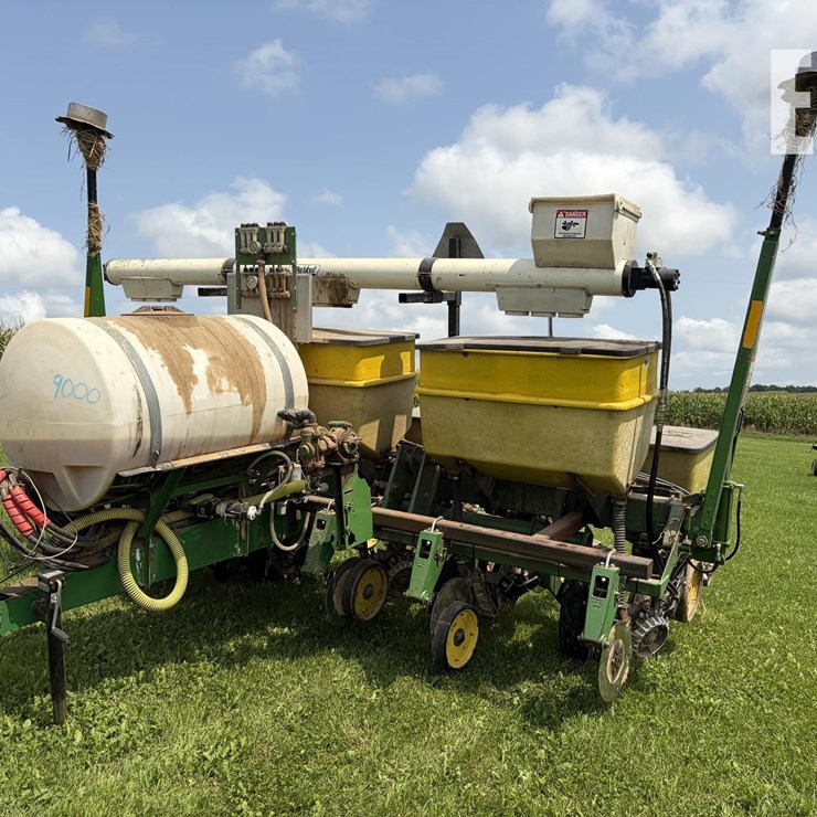 JOHN DEERE 7200