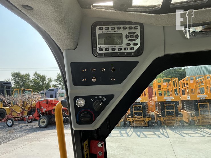 2021-jcb-3ts-8t-image-17