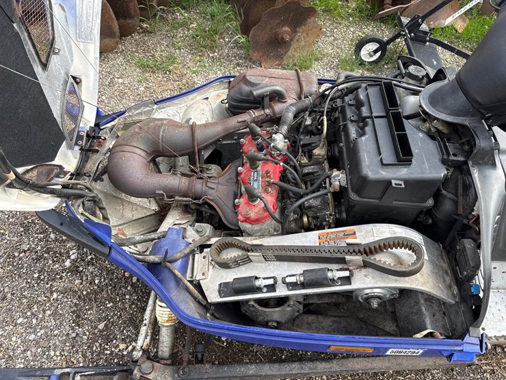 #703-•-2000-yamaha-sxr-700-triple-snowmoble-image-6