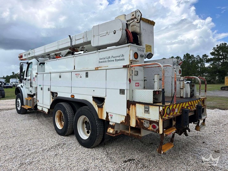 2011-freightliner-m2-106-image-2