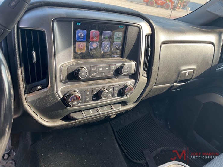 2018-chevrolet-2500-image-18