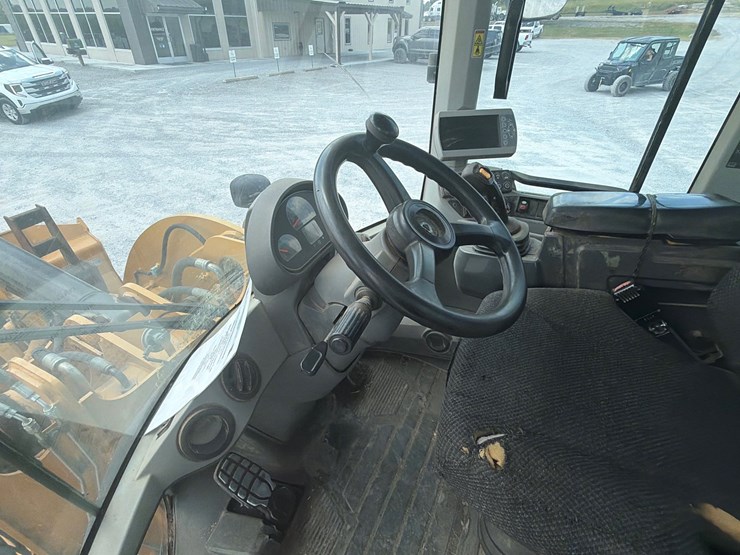 2015-caterpillar-924k-image-14