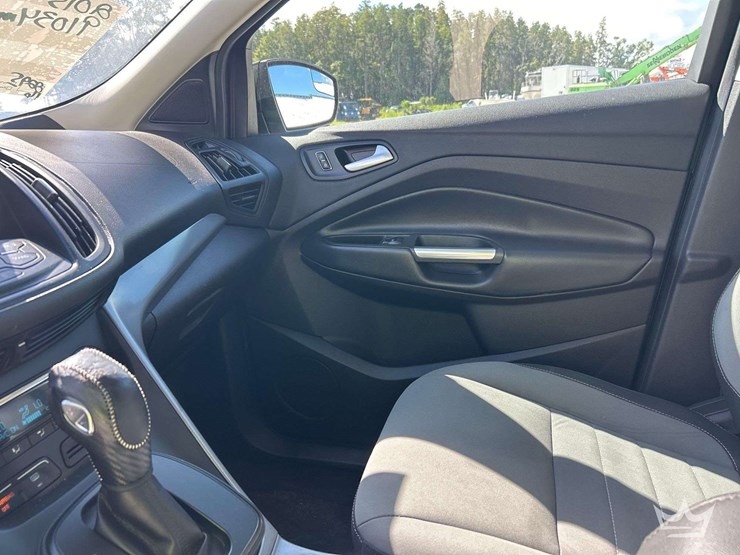 2015-ford-escape-image-21