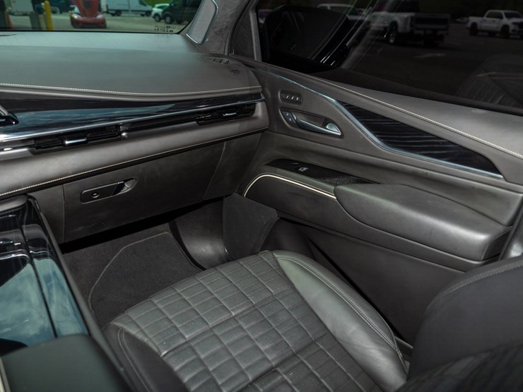 2024-cadillac-escalade-esv-image-81