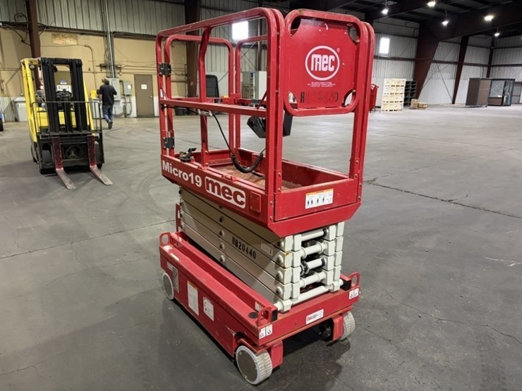 2020-mec-micro-19-scissor-lift-image-2