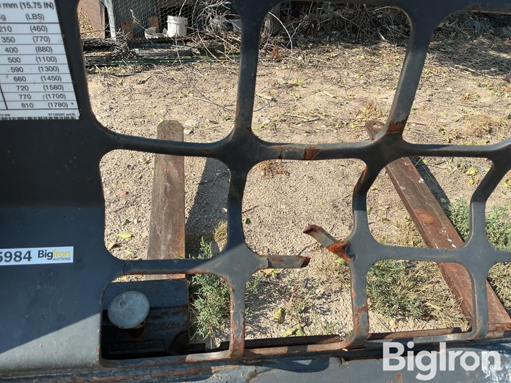 bobcat-pallet-forks-image-11