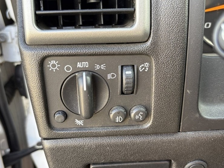 2012-chevrolet-colorado-lt-image-29