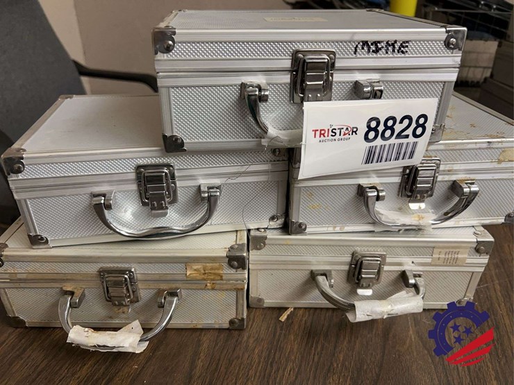 set-of-5-multifunctional-gas-detectors-with-cases-and-accessories-image-2