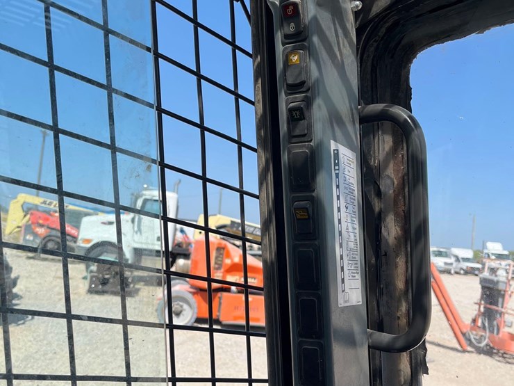 new-holland-c238-image-9