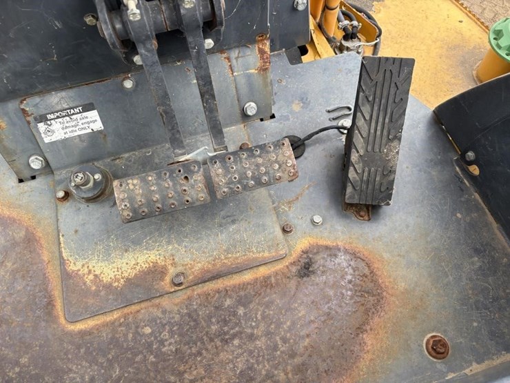 2013-deere-210k-ep-image-43