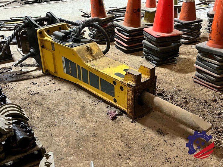 2019-epiroc-mb1000-hydraulic-hammer-image-2