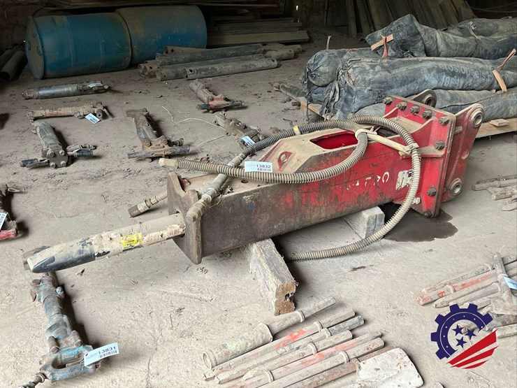 ca-cal-1200-hydraulic-hammer-excavator-attachment-image-1