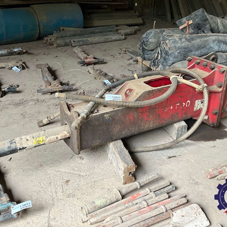 CA CAL 1200 Hydraulic Hammer Excavator Attachment