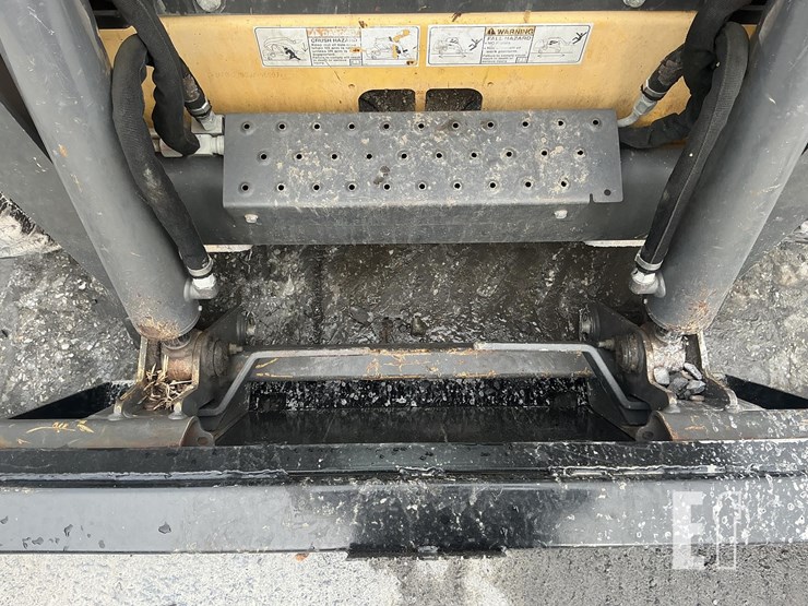 2018-new-holland-l228-image-10