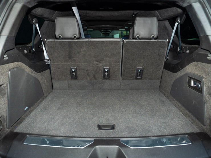 2024-cadillac-escalade-esv-image-82