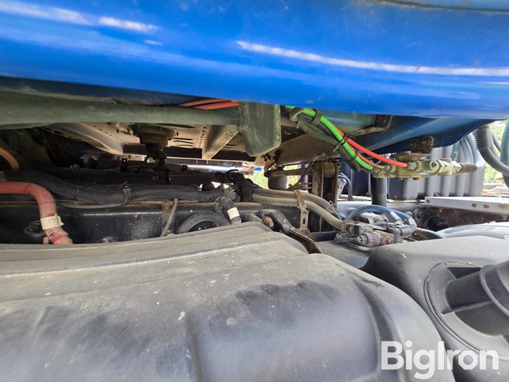 2012-freightliner-cascadia-125-image-13