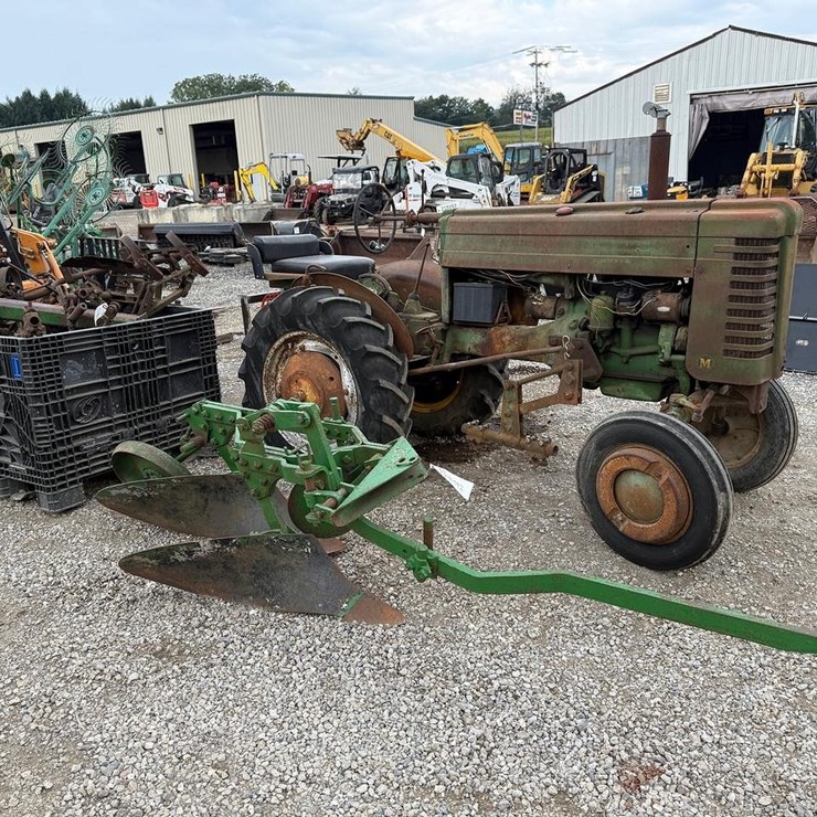 JOHN DEERE M